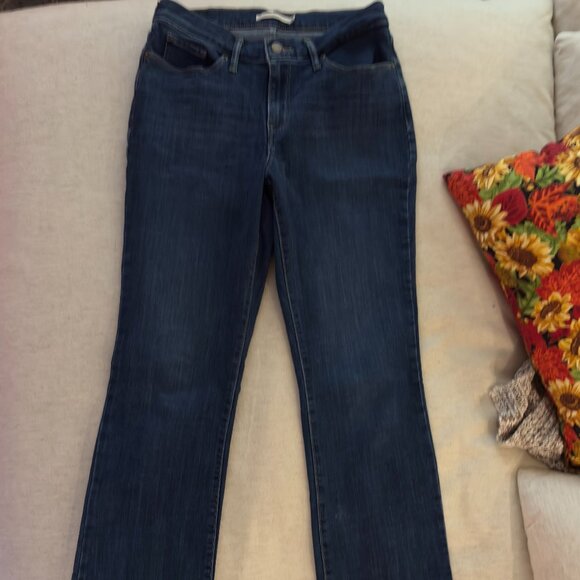 Levi's Classic Bootcut Women's Jeans (Size 28) - Picture 3 of 15